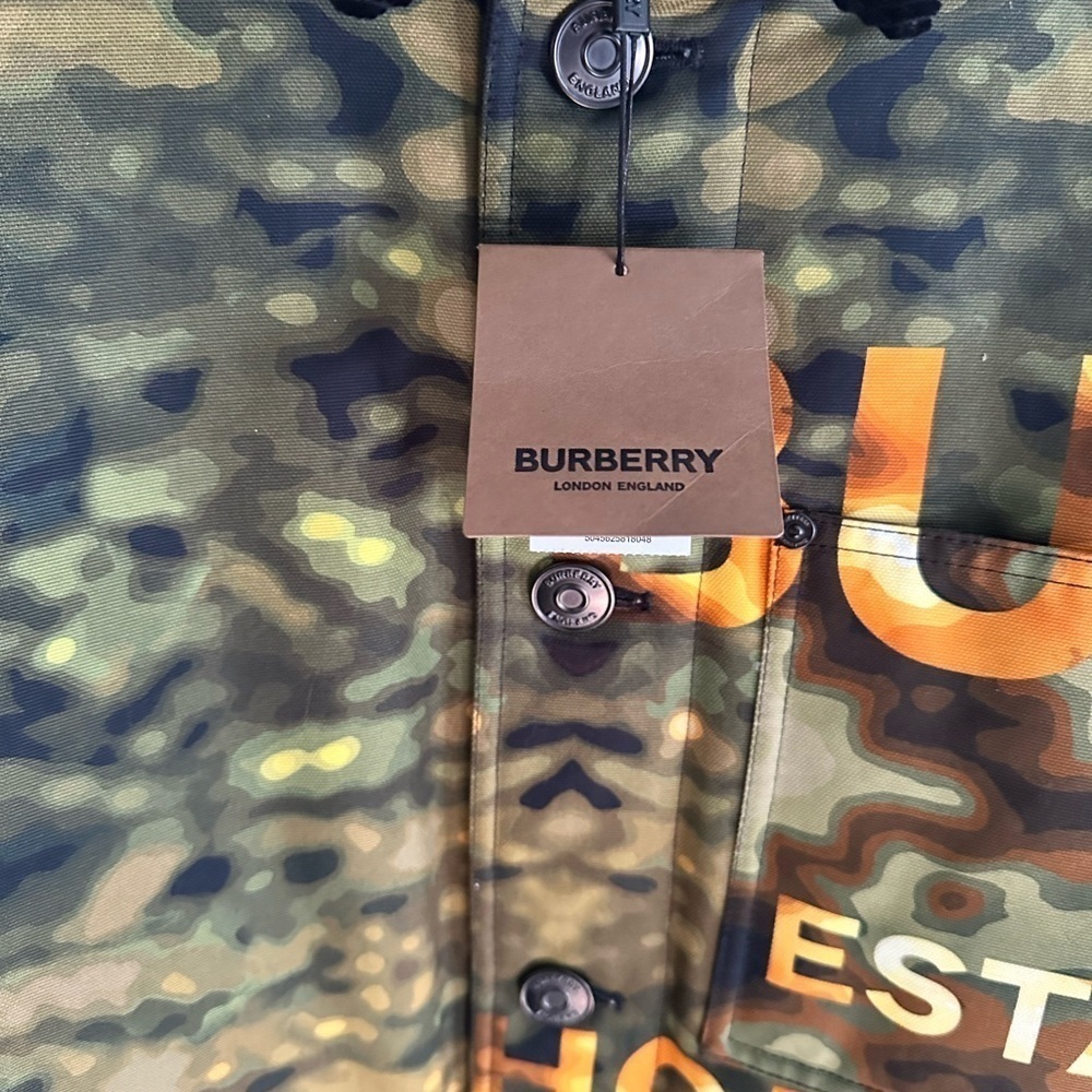 BURBERRY
Malvern Camouflage Logo Print Jacket - Picture 5 of 12